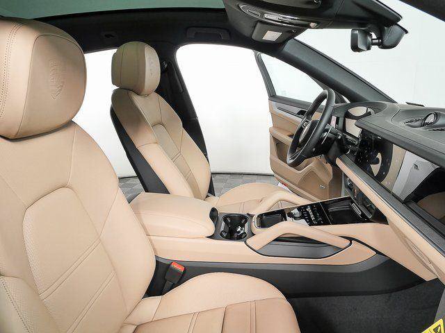 Used 2026 Porsche Cayenne Coupe AWD/4WD image 24