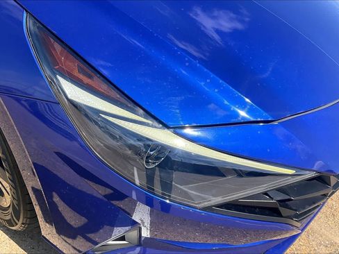 Used 2022 Hyundai Elantra SEL w/ Preferred Accessory Package FWD image 27
