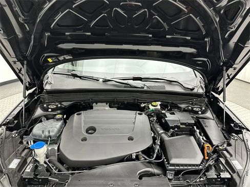 Certified 2024 Volvo XC40 B5 Plus w/ Protection Package Premier image 26