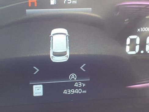 Used 2025 Kia Telluride S AWD/4WD image 32