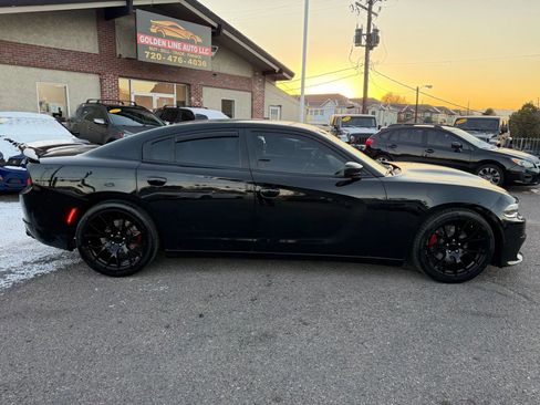 Used 2017 Dodge Charger R/T image 9