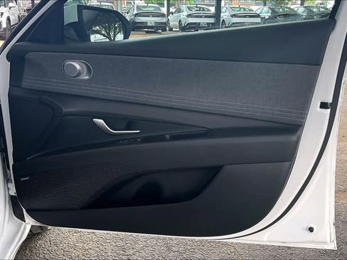 Certified 2021 Hyundai Elantra Limited w/ Cargo Package image 23