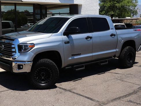 Used 2018 Toyota Tundra Limited w/ Limited Premium Package AWD/4WD image 3