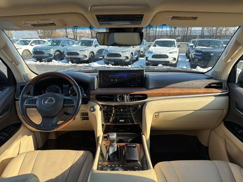 Used 2020 Lexus LX 570 4WD w/ Luxury Package image 12