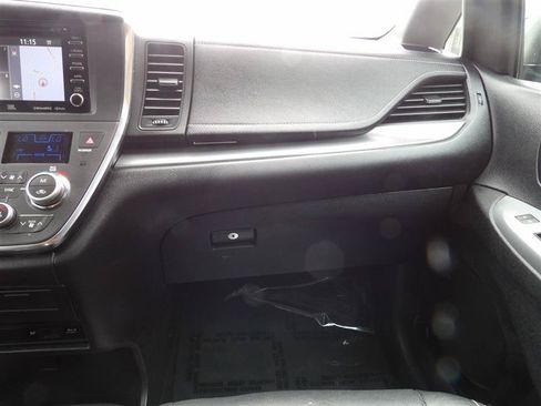 Used 2019 Toyota Sienna SE Premium FWD image 20