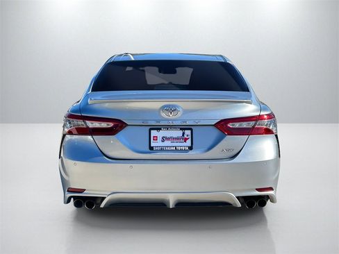 Used 2018 Toyota Camry XSE image 6