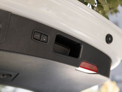 New 2026 Porsche Macan image 31