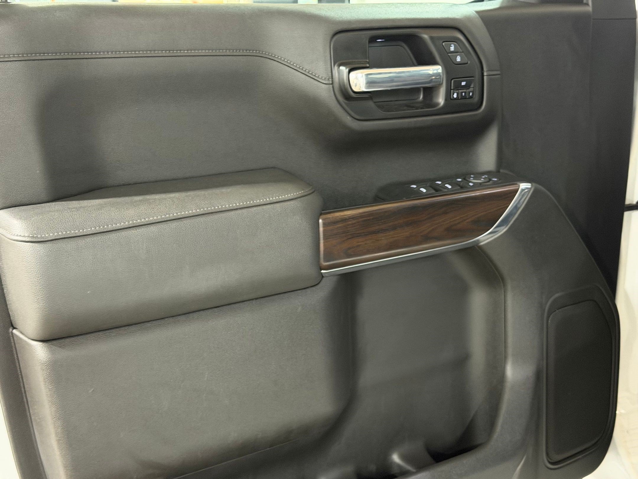 Used 2021 GMC Sierra 1500 SLT w/ SLT Premium Package AWD/4WD image 11
