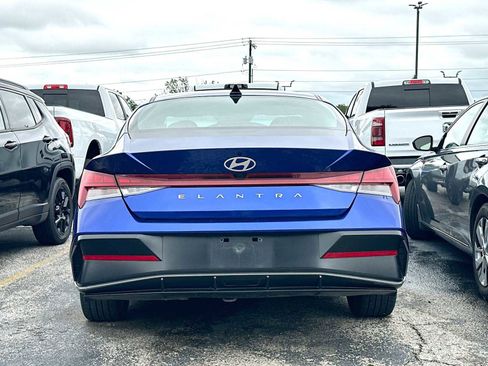 Used 2025 Hyundai Elantra SEL FWD image 5