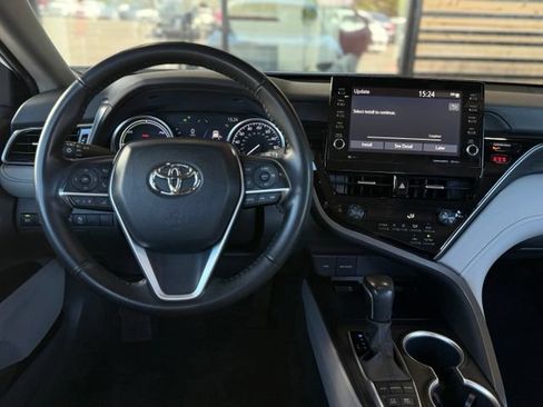 Used 2022 Toyota Camry XLE FWD image 9