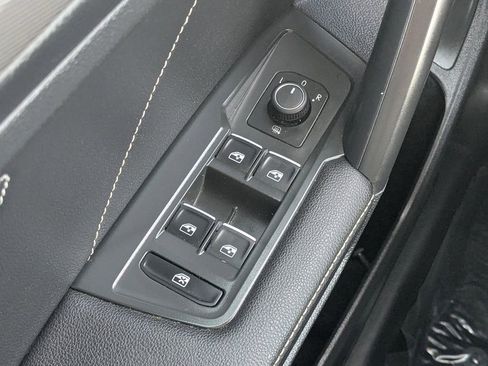 Used 2024 Volkswagen Tiguan SE image 20