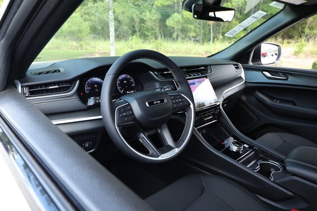 New 2027 Jeep Grand Cherokee Laredo X RWD image 26