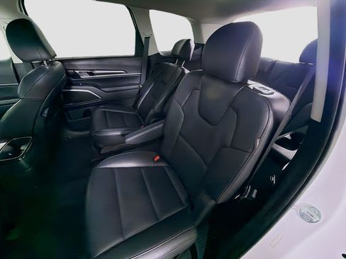 Used 2025 Kia Telluride S FWD image 29