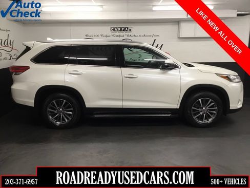 Used 2019 Toyota Highlander XLE w/ Carpet Mat Package (TMS) AWD/4WD image 1