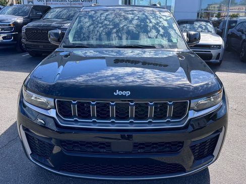 New 2026 Jeep Grand Cherokee Limited AWD/4WD image 2