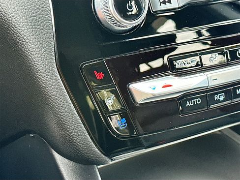 Used 2022 Ford Explorer Limited w/ Equipment Group 301A image 21