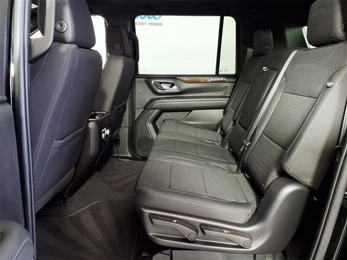 Used 2022 GMC Yukon XL SLE w/ Gmc Pro Safety Plus Package image 8