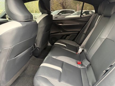 Used 2025 Toyota Camry SE image 11