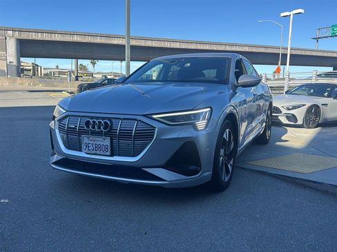 Used 2023 Audi e-tron Premium Plus w/ Premium Plus Package AWD/4WD image 1