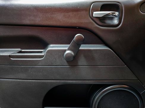 Used 2016 Jeep Patriot Sport image 18