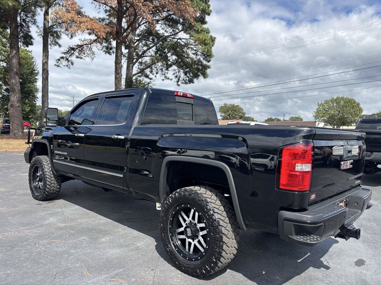 Used 2016 GMC Sierra 2500 Denali w/ Duramax Plus Package AWD/4WD image 5