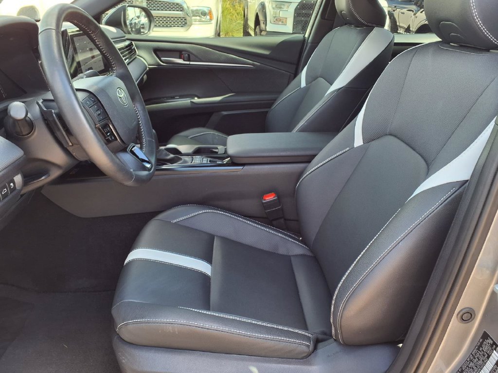 Used 2025 Toyota Camry SE w/ Convenience Package FWD image 26