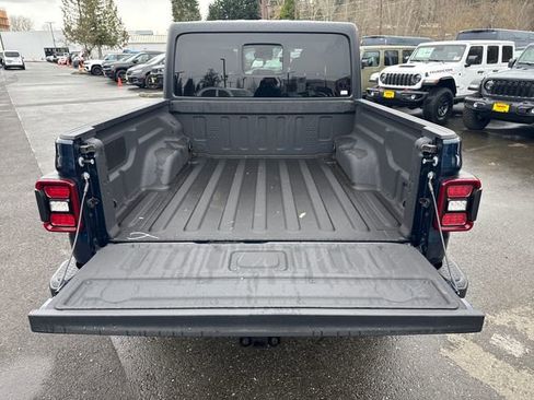 New 2025 Jeep Gladiator Sport image 12