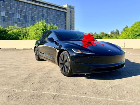 Used 2024 Tesla Model 3 Long Range AWD/4WD image 4