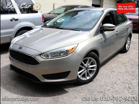 Used 2015 Ford Focus SE image 1