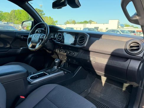 Used 2019 Toyota Tacoma TRD Off-Road AWD/4WD image 23
