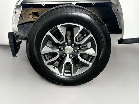 Used 2023 Chevrolet Silverado 1500 LT AWD/4WD image 11