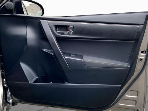 Used 2018 Toyota Corolla LE FWD image 23
