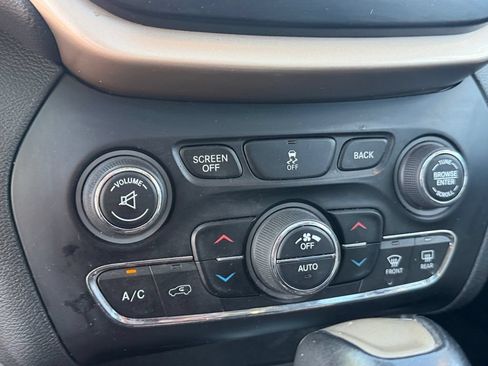 Used 2014 Jeep Cherokee Limited w/ Technology Group AWD/4WD image 29