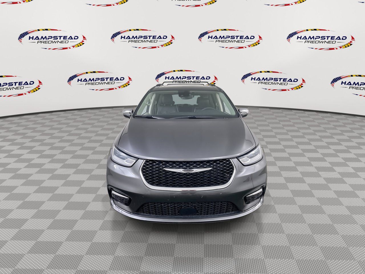 Used 2023 Chrysler Pacifica Limited FWD image 3