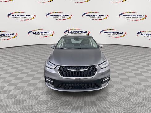 Used 2023 Chrysler Pacifica Limited FWD image 3