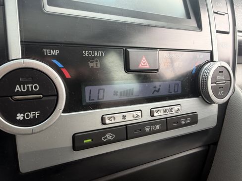 Used 2012 Toyota Camry XLE FWD image 33