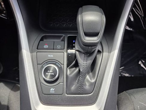 Used 2025 Toyota RAV4 XLE AWD/4WD image 26