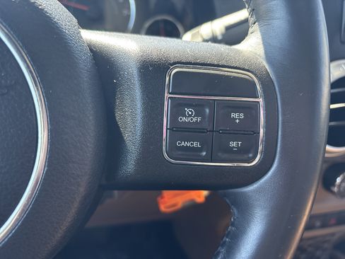 Used 2017 Jeep Wrangler Unlimited Sahara w/ Connectivity Group AWD/4WD image 27