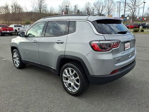 Used 2022 Jeep Compass Latitude w/ Sun and Sound Group image 8