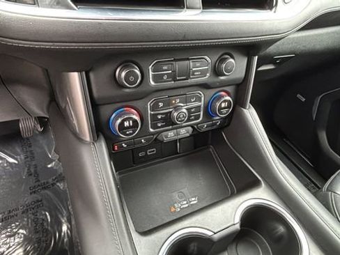 Used 2024 Chevrolet Suburban LT image 30