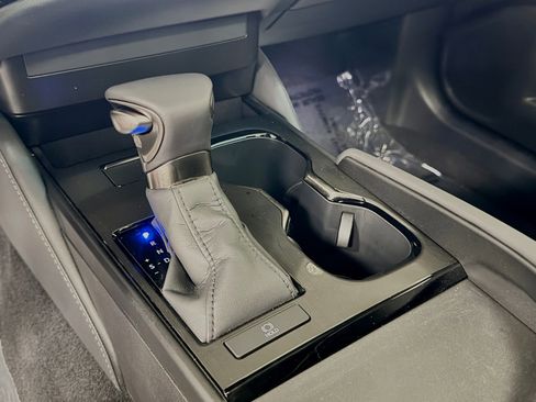 Used 2025 Lexus ES 350 w/ Accessory Package (Z1) FWD image 29