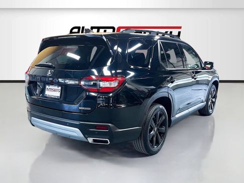 Used 2024 Honda Pilot Touring image 7