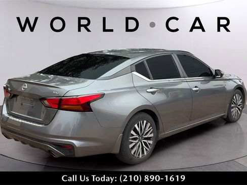 Used 2023 Nissan Altima 2.5 SV w/ SV Premium Package image 15