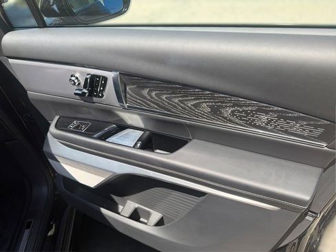 Certified 2026 Cadillac Vistiq Platinum w/ LPO, Floor Liner Package AWD/4WD image 22