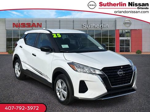 Certified 2025 Nissan Kicks Play S image 1