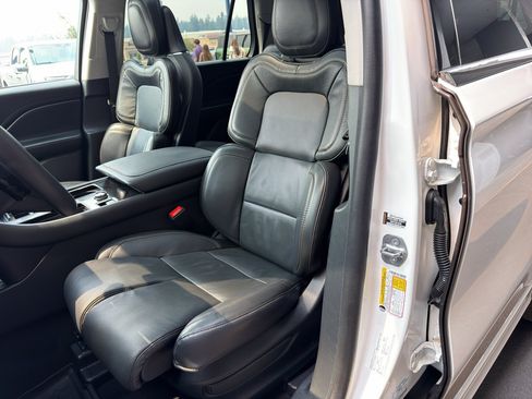 Used 2025 Lincoln Aviator Reserve w/ Equipment Group 201A AWD/4WD image 19