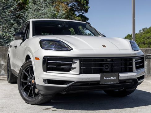 Certified 2025 Porsche Cayenne AWD/4WD image 9