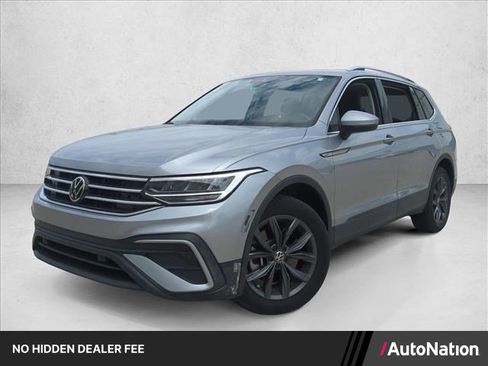 Used 2022 Volkswagen Tiguan SE FWD image 1