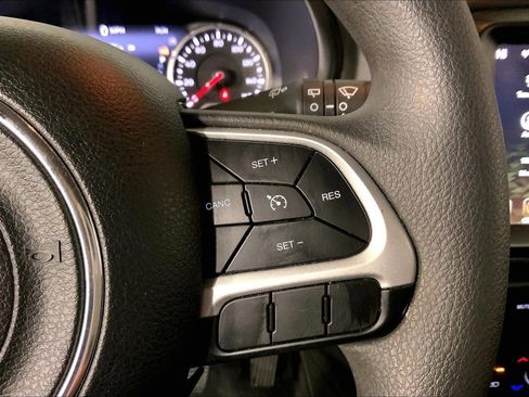 Used 2023 Jeep Renegade Latitude image 19