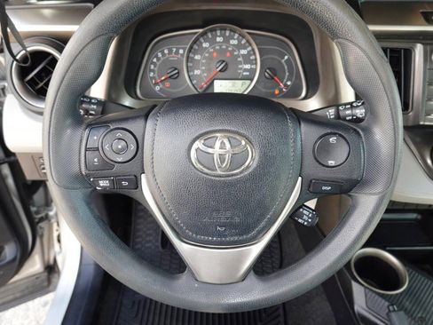 Used 2013 Toyota RAV4 LE image 13